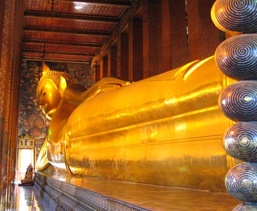 temple du bouddha couché à Bangkok