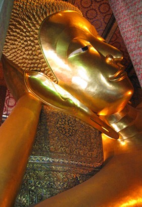 temple du bouddha couché à Bangkok