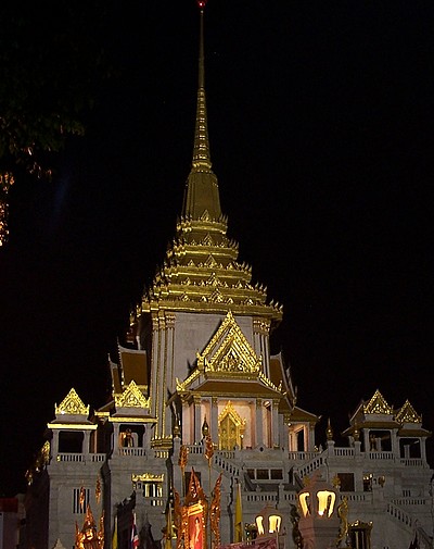 Wat Traimit à Bangkok, de nuit