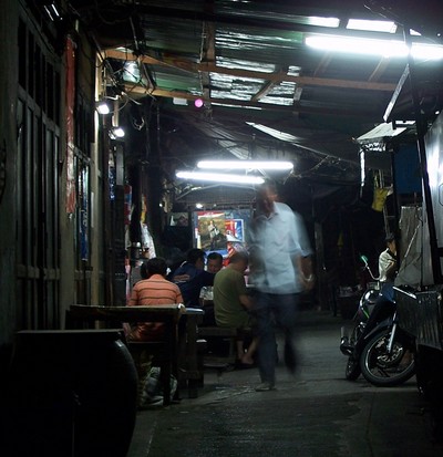 Ruelle à Bangkok, de nuit