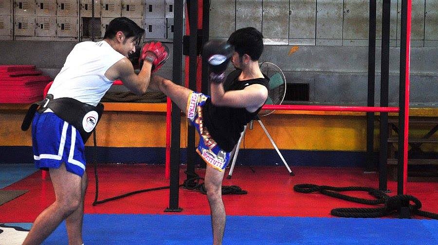 Entrainement aux paos en boxe thai