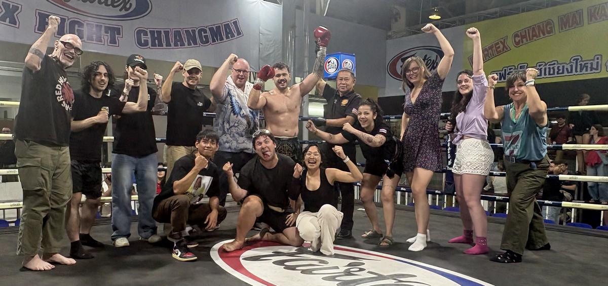 Victoire d'un débutant à un tournoi de muay thaï à Chiang Mai en Thaïlande