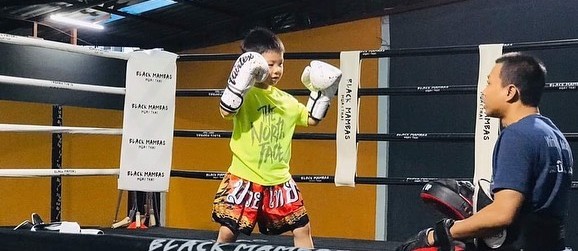 entrainement pour enfant en boxe thai en Thaïlande