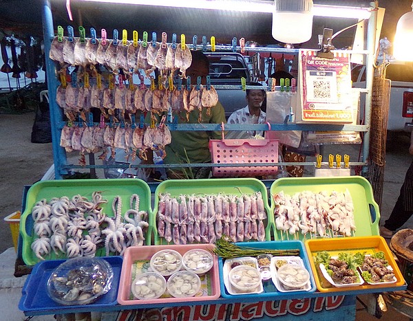 Stand de cuisine des produits de la mer en Thaïlande