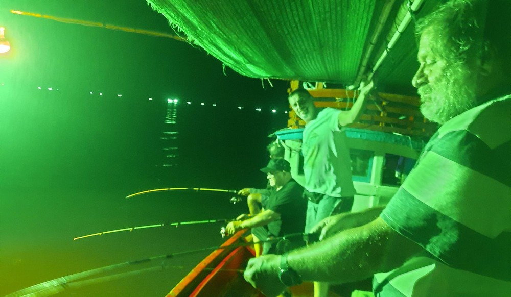Pêche aux calamars au lamparo en Thailande