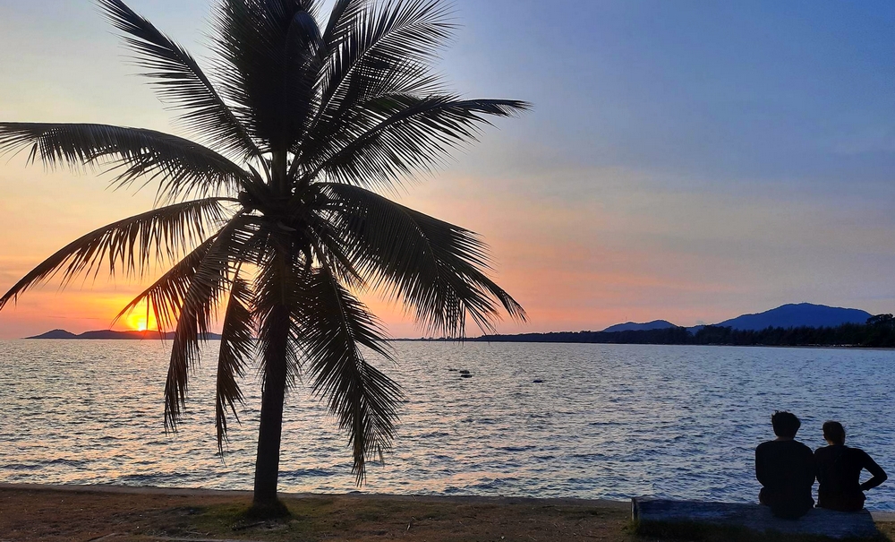 Séjour romantique sur le Golfe de Siam, coucher de soleil sur la mer, en Thaïlande