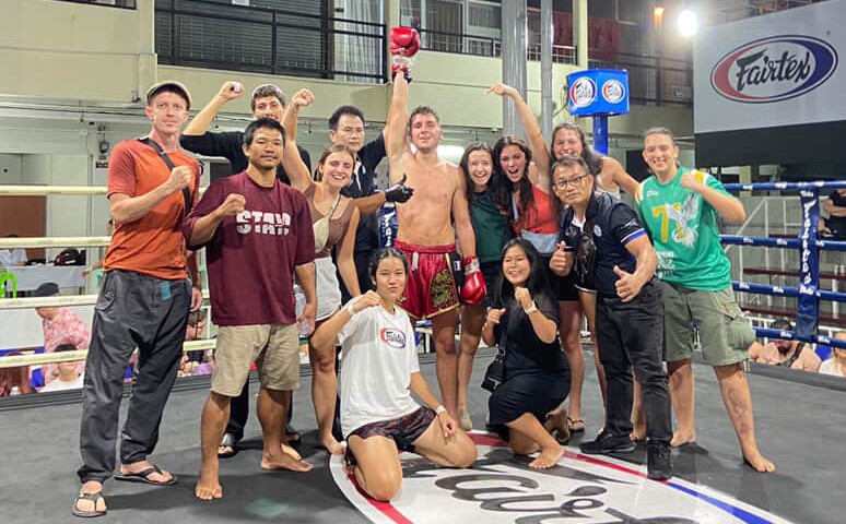 Combat amateur de boxe thai à Chiang Mai en Thaïlande