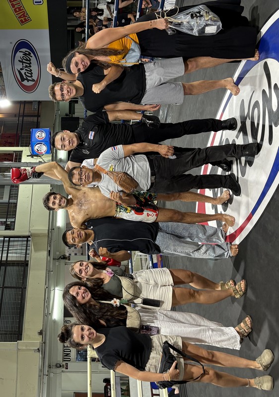 Premier combat de boxe thai à Chiang Mai en Thaïlande