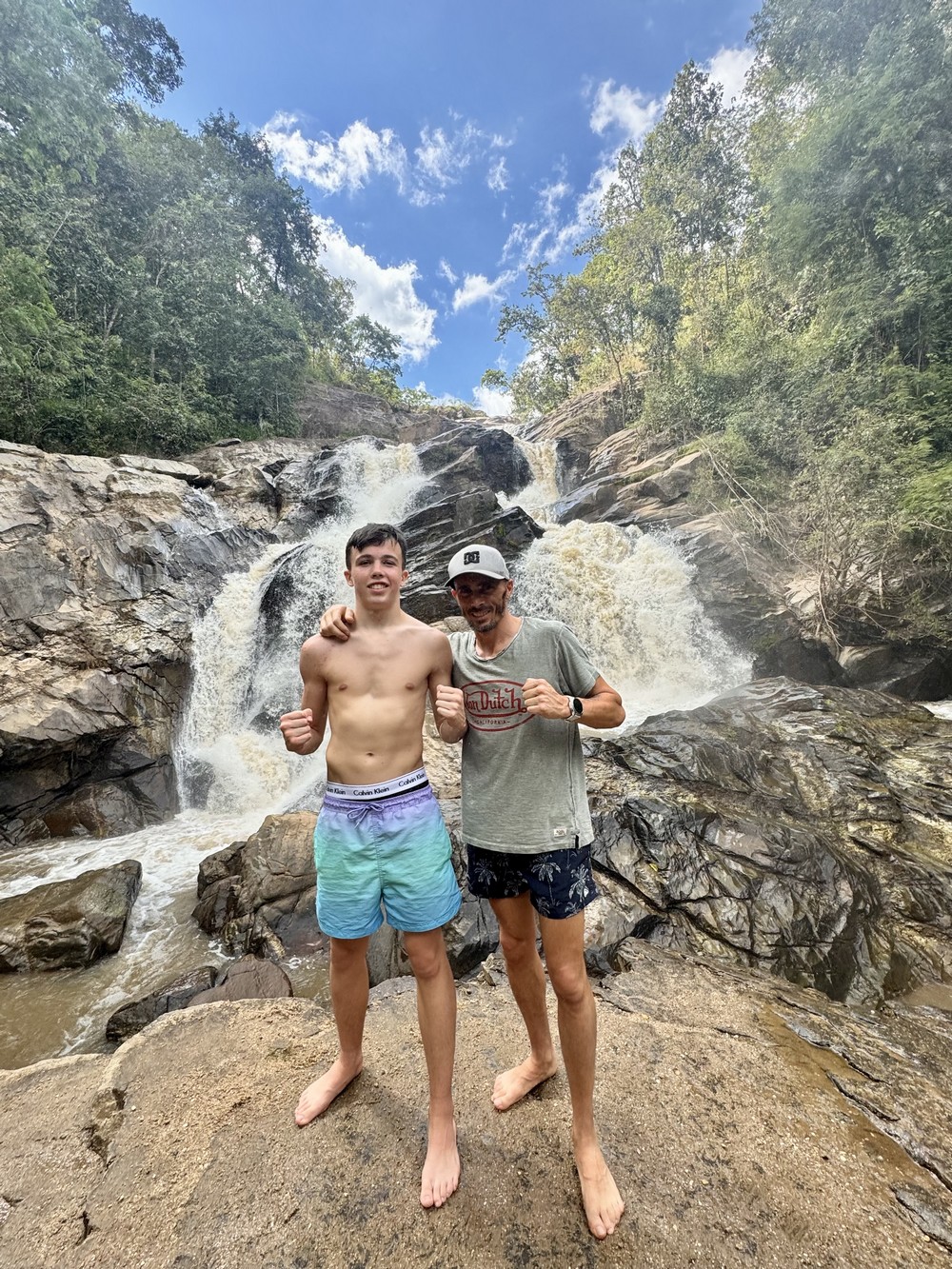 Bain glacé après entrainement de boxe thai en Thaïlande